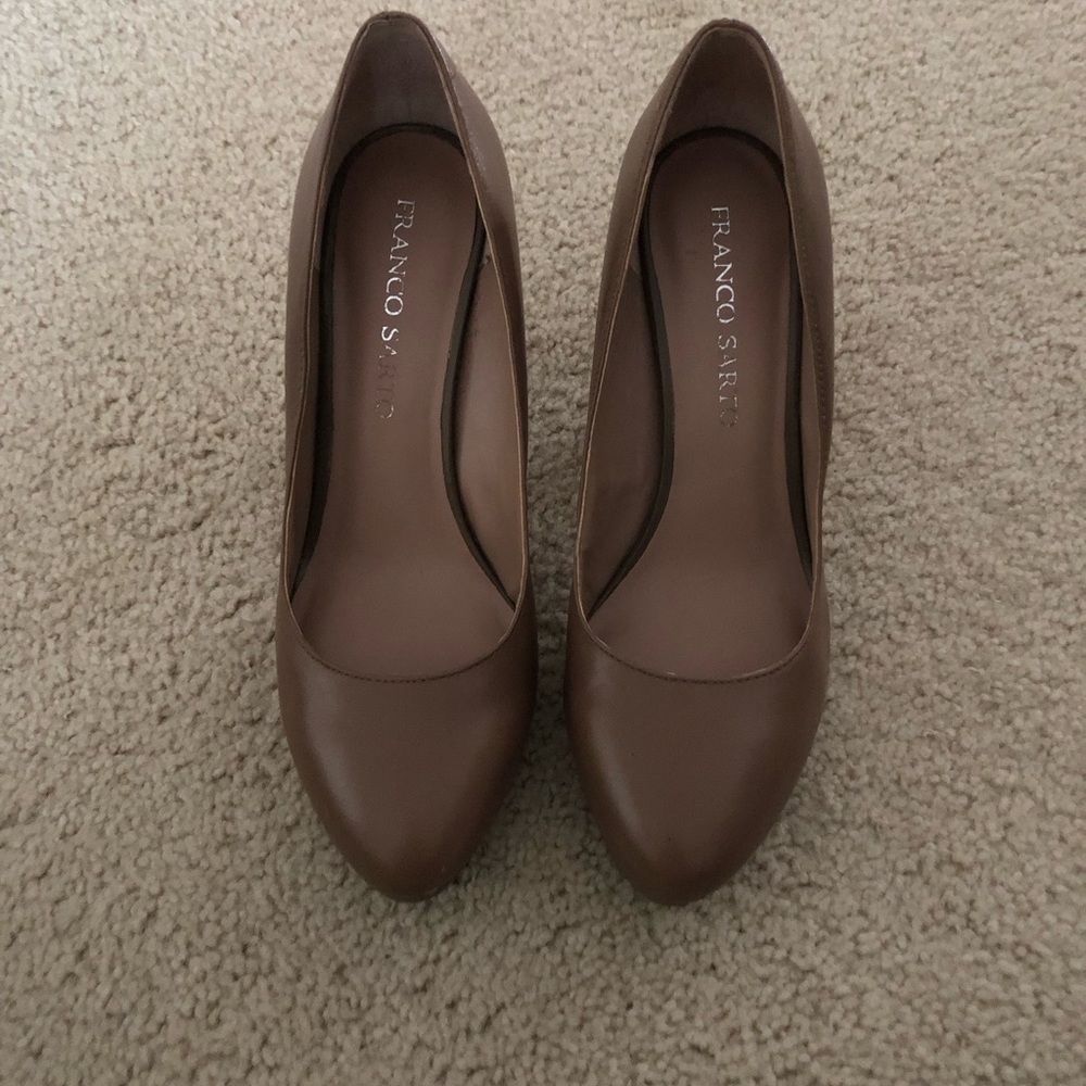 Classic, beige pump